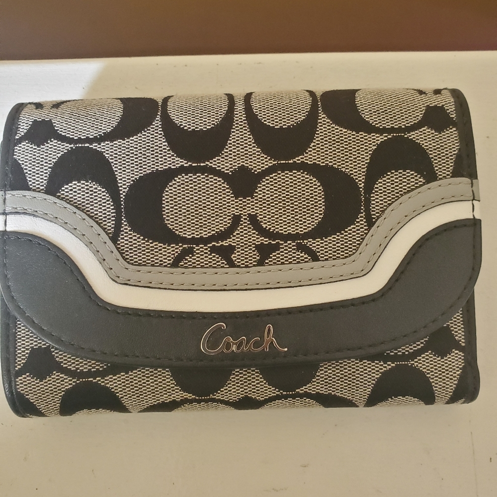 Coach Designer Handbag & Wallet - Picture 2 of 7